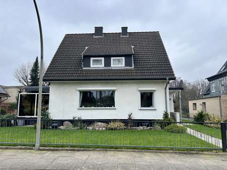 Außenansicht - Einfamilienhaus in 22527 Hamburg mit 120m² kaufen