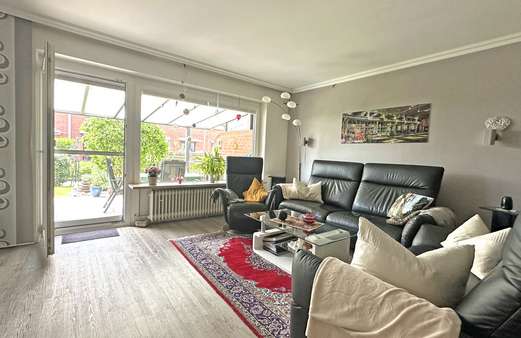 Wohnzimmer - Reihenmittelhaus in 21629 Neu Wulmstorf mit 120m² kaufen