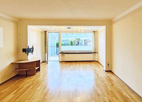 Wohnzimmer - Reihenmittelhaus in 22880 Wedel mit 96m² kaufen