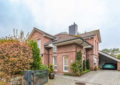 Straßenansicht Straßenansicht - Einfamilienhaus in 21465 Reinbek / Schönningstedt mit 258m² kaufen