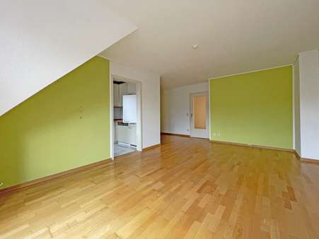 Wohnzimmer - Etagenwohnung in 24558 Henstedt-Ulzburg mit 75m² kaufen