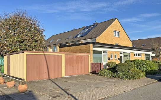 Garagen - Reihenendhaus in 25469 Halstenbek mit 141m² kaufen