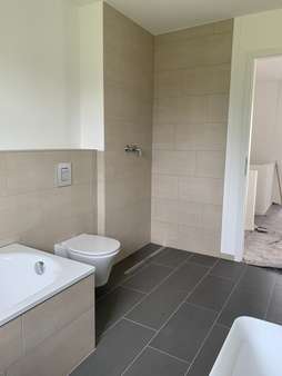 Beispiel_Badezimmer - Doppelhaushälfte in 15806 Zossen mit 109m² kaufen