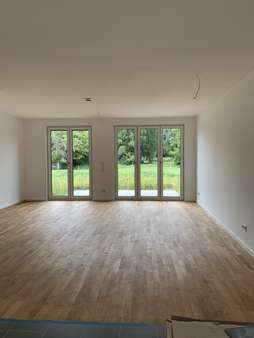 Beispiel_Wohnzimmer Blick Richtung Terrasse II - Doppelhaushälfte in 15806 Zossen mit 109m² kaufen