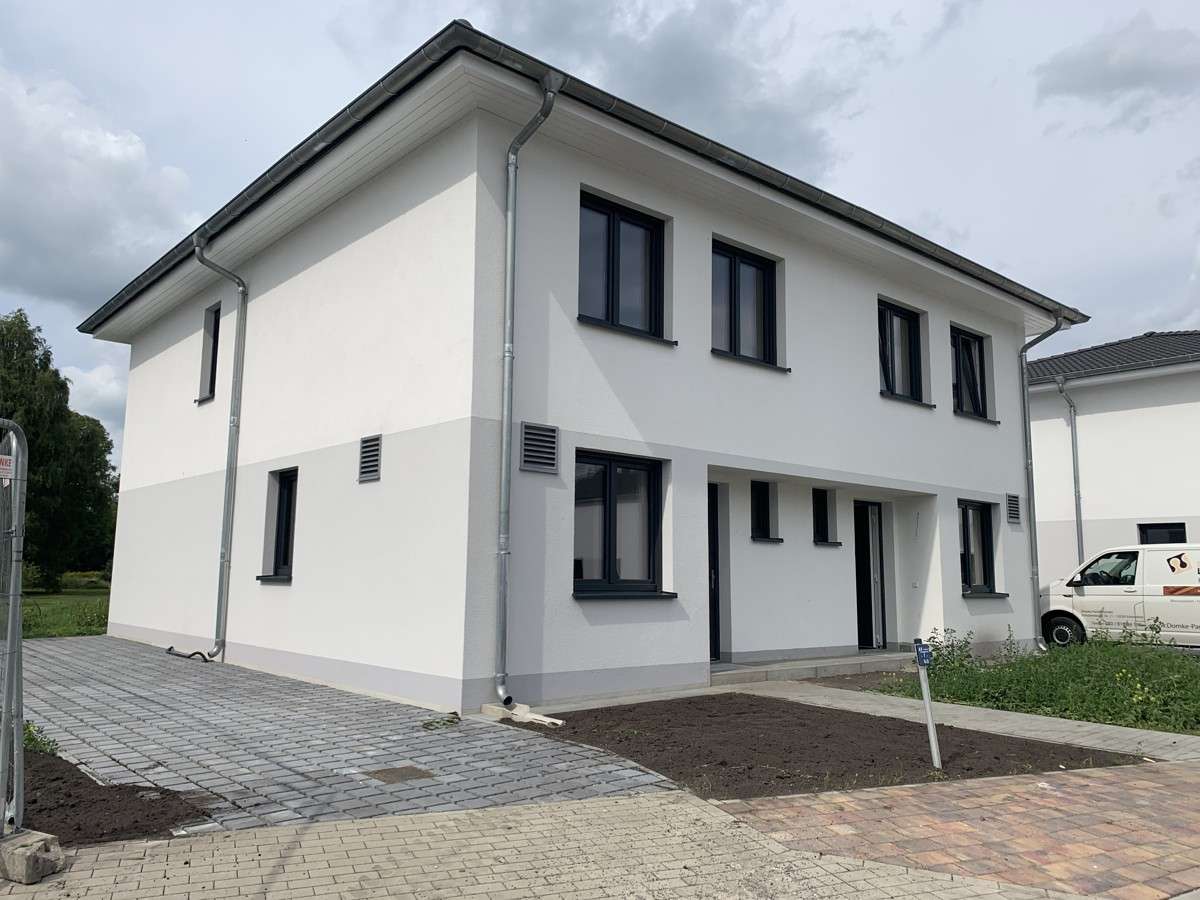 Beispiel__Hausansicht - Doppelhaushälfte in 15806 Zossen mit 109m² kaufen