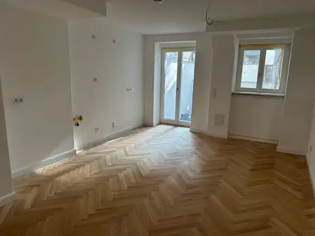 Erstaunliche helles Souterrain im Erstbezug - perfekt auch für WG´s