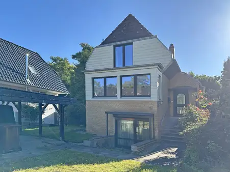 Einfamilienhaus auf schönem Grundstück