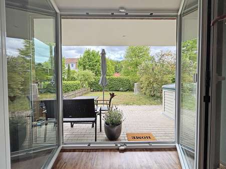 Wohnzimmer und Terrasse Wohnzimmer und Terrasse - Erdgeschosswohnung in 21337 Lüneburg mit 84m² kaufen