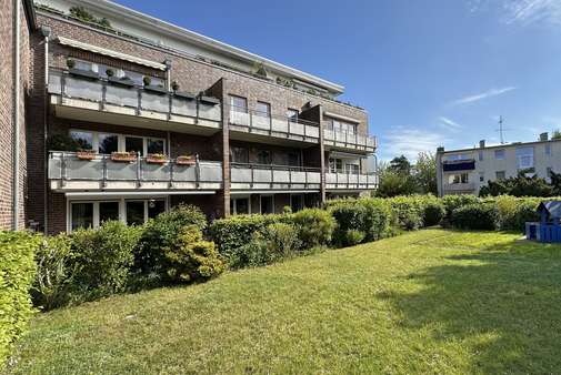 Ansicht Gartenseite - Erdgeschosswohnung in 22179 Hamburg mit 65m² kaufen