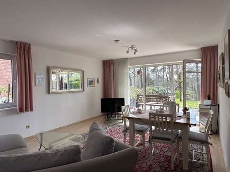 Wohnzimmer, Blick auf die Terrasse Wohnzimmer, Blick auf die Terrasse - Erdgeschosswohnung in 21077 Hamburg mit 68m² kaufen