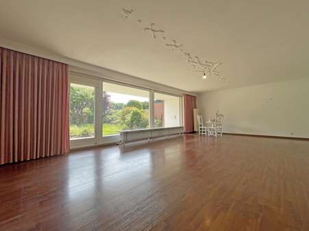 Wohnzimmer - Reihenendhaus in 25421 Pinneberg mit 137m² kaufen