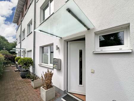 Eingang NEU Eingang NEU - Reihenmittelhaus in 22880 Wedel mit 108m² kaufen