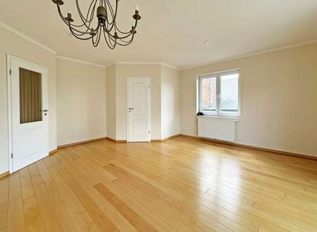 Wohnzimmer - Etagenwohnung in 22869 Schenefeld mit 106m² kaufen