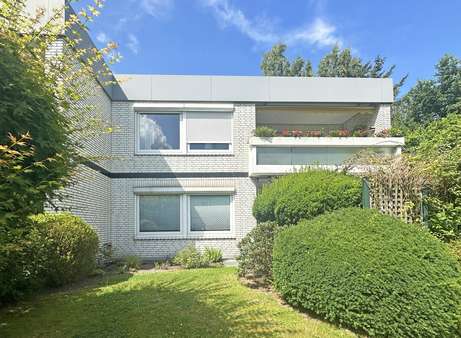 Außenansicht  - Erdgeschosswohnung in 22609 Hamburg mit 96m² kaufen