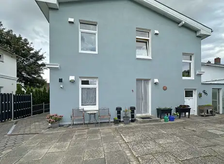 Modernes Zweifamilienhaus in Bestlage