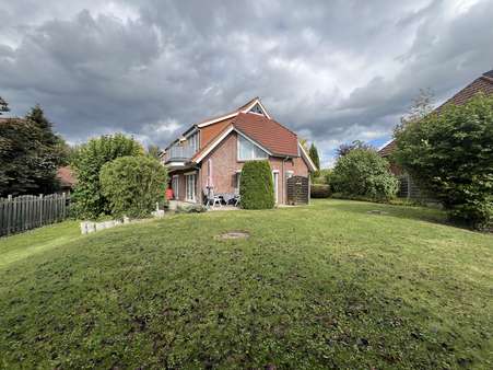 Rückansicht mit Garten - Erdgeschosswohnung in 21614 Buxtehude / Hedendorf mit 70m² kaufen