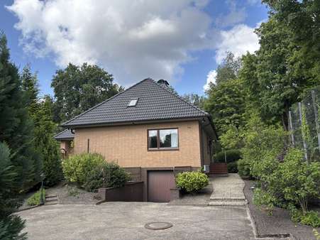 Zufahrt Zufahrt - Einfamilienhaus in 21244 Buchholz in der Nordheide / Holm-Seppensen mit 195m² kaufen