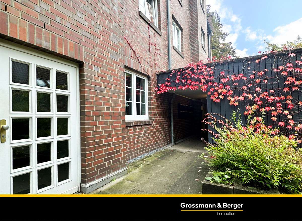 Hauseingang Hauseingang - Etagenwohnung in 25421 Pinneberg mit 60m² kaufen