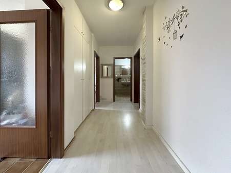 Flur Flur - Etagenwohnung in 22880 Wedel mit 61m² kaufen