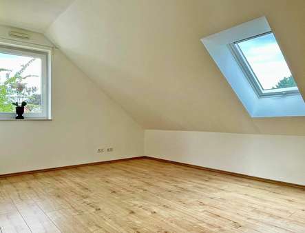 Zimmer Zimmer - Dachgeschosswohnung in 21365 Adendorf mit 83m² kaufen