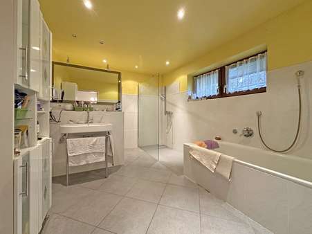 Bad Bad - Einfamilienhaus in 25436 Uetersen / Ahrenlohe mit 186m² kaufen