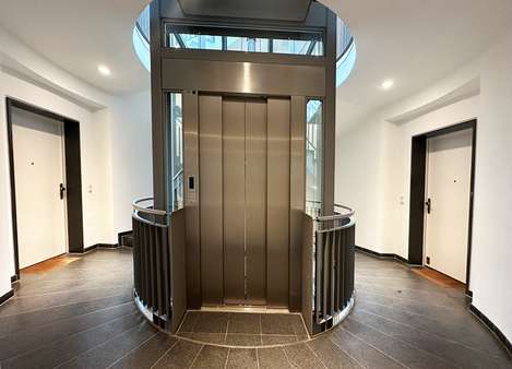 Treppenhaus - Etagenwohnung in 22609 Hamburg mit 69m² kaufen