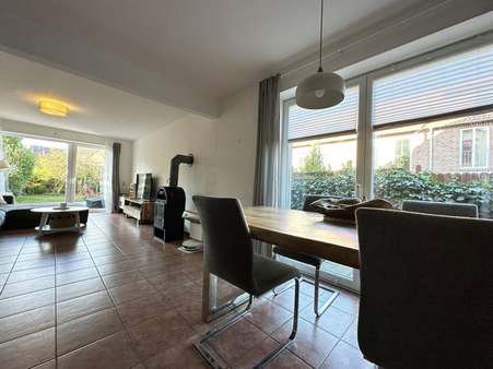 Essecke im Wohnzimmer - Reihenendhaus in 21244 Buchholz mit 87m² kaufen