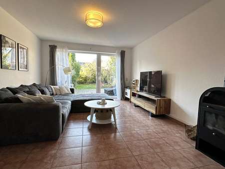 Wohnzimmer - Reihenendhaus in 21244 Buchholz mit 87m² kaufen