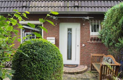 Hauseingang Hauseingang - Reihenendhaus in 21629 Neu Wulmstorf mit 78m² kaufen