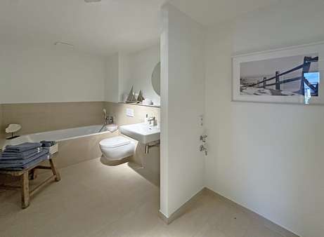Badezimmer - Maisonette-Wohnung in 23570 Lübeck-Travemünde mit 83m² kaufen
