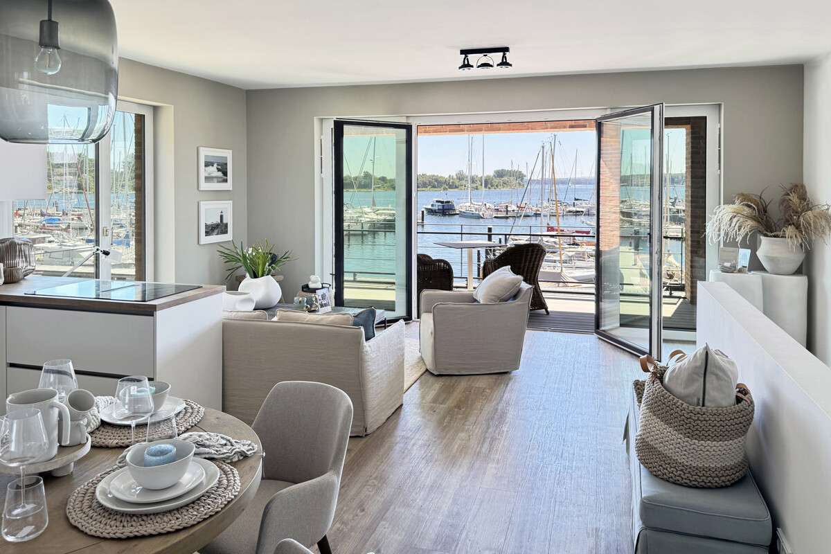 Wohn-Essbereich mit Meerblick Wohn-Essbereich mit Meerblick - Maisonette-Wohnung in 23570 Lübeck-Travemünde mit 83m² kaufen