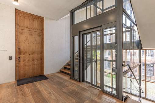 Weitere Ansichten - Treppenhaus mit Aufzug - Bürofläche in 22769 Hamburg mit 210m² mieten