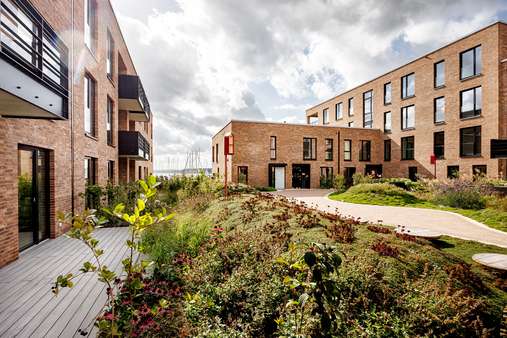 Innenhof mit Meerblick Innenhof mit Meerblick - Etagenwohnung in 23570 Lübeck-Travemünde mit 97m² kaufen