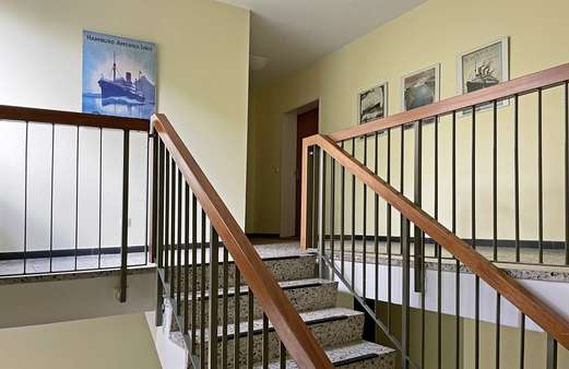 Treppenhaus - Etagenwohnung in 22297 Hamburg mit 138m² kaufen