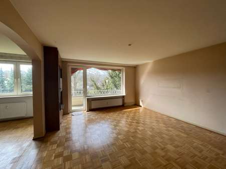 Wohnzimmer - Etagenwohnung in 22529 Hamburg mit 86m² kaufen