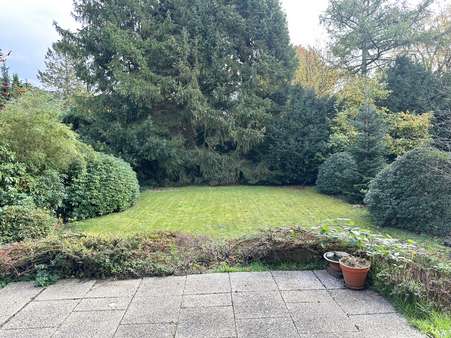 Blick in den Garten - Zweifamilienhaus in 22523 Hamburg mit 146m² kaufen