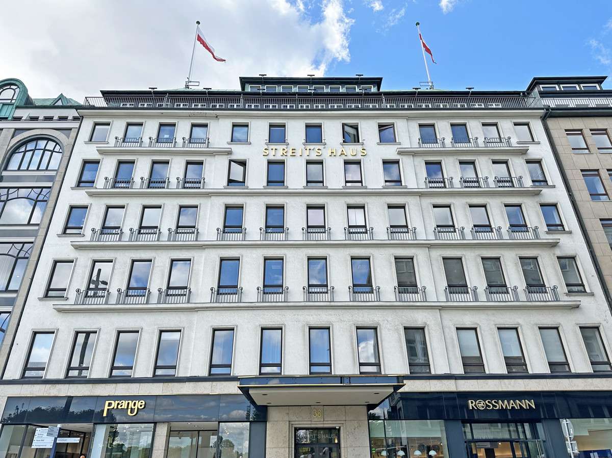 Titelbild Titelbild - Bürofläche in 20354 Hamburg mit 1981m² mieten