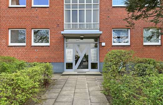Hauseingang - Erdgeschosswohnung in 21465 Reinbek / Neuschönningstedt mit 62m² kaufen