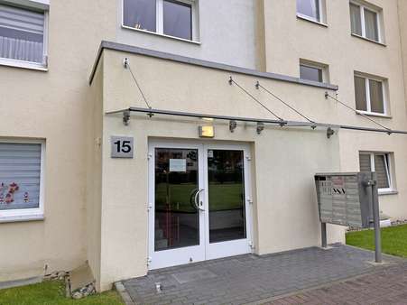 Hauseingang - Etagenwohnung in 23570 Lübeck mit 73m² kaufen