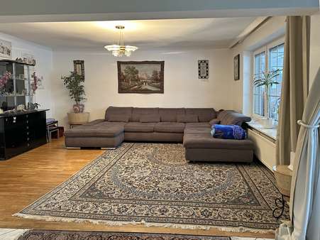 Wohnzimmer - Villa in 25474 Hasloh mit 395m² kaufen