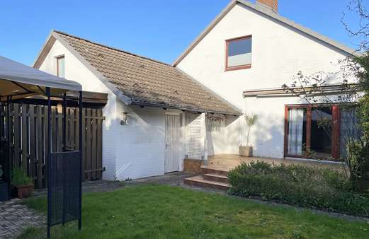 Terrassenansicht - Einfamilienhaus in 21035 Hamburg mit 120m² kaufen