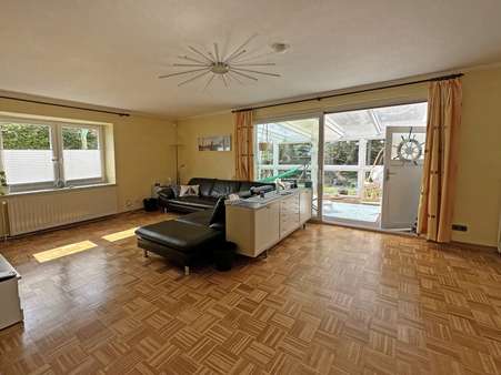 Wohnzimmer - Einfamilienhaus in 25451 Quickborn mit 175m² kaufen