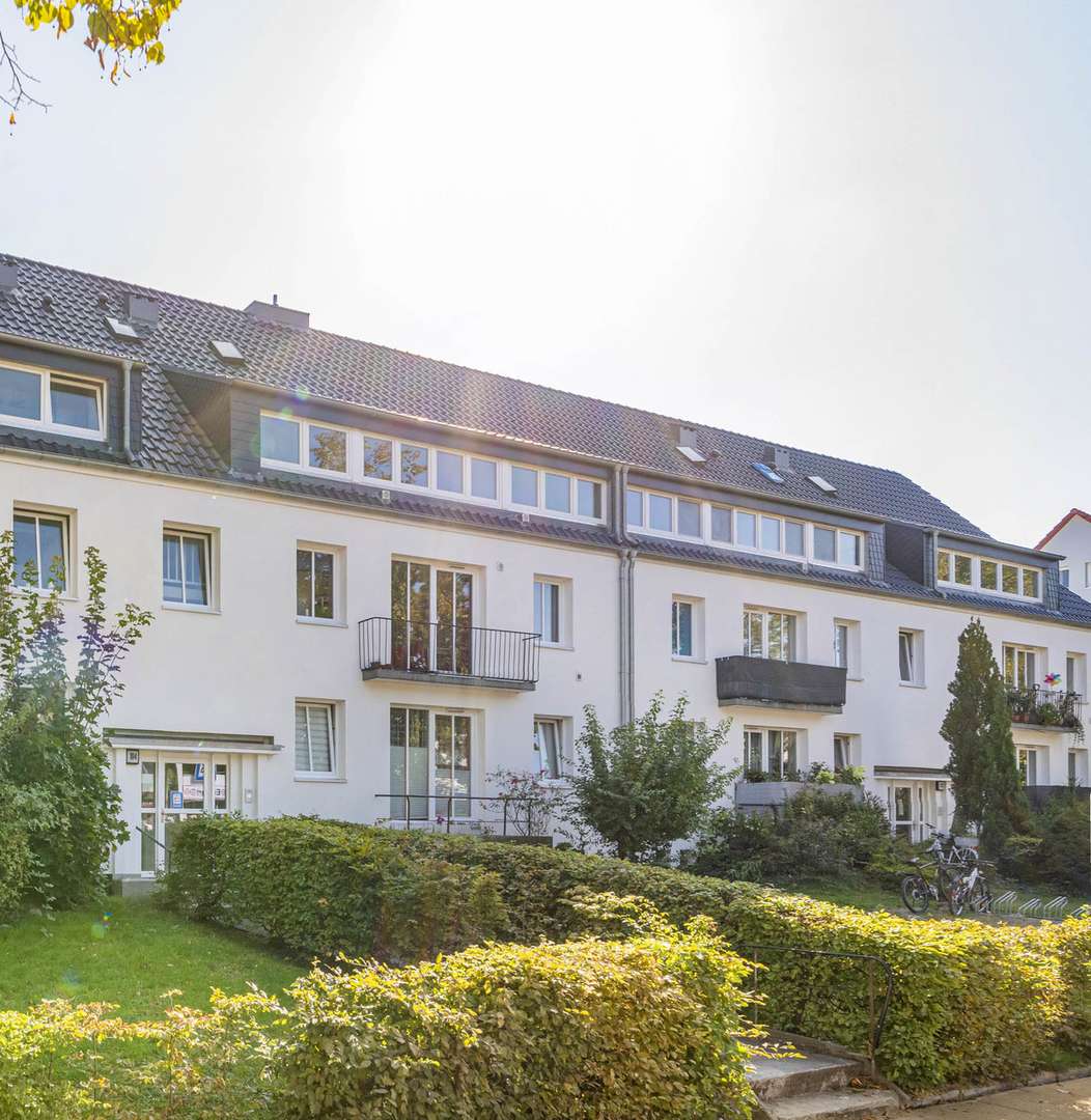 Hausansicht - Dachgeschosswohnung in 22415 Hamburg mit 46m² kaufen