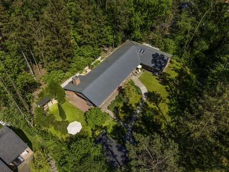 Drohnenansicht - Bungalow in 21244 Buchholz in der Nordheide mit 144m² kaufen