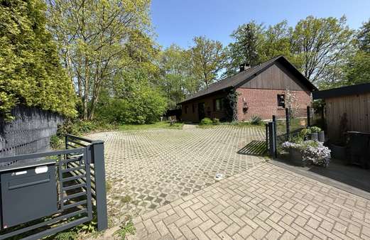 Einfahrt - Bungalow in 21220 Seevetal mit 100m² kaufen