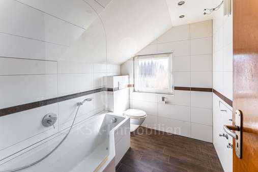 Badezimmer Obergeschoss Badezimmer Obergeschoss - Einfamilienhaus in 51503 Rösrath mit 96m² kaufen