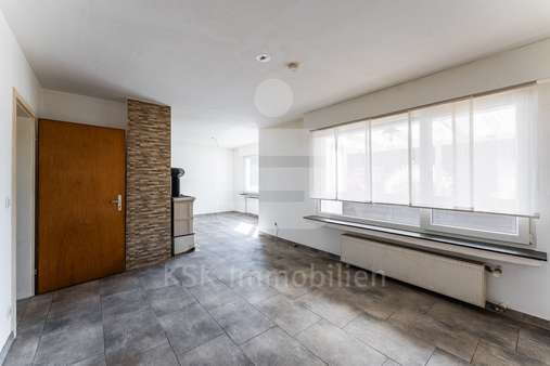 Wohnzimmer Erdgeschoss Wohnzimmer Erdgeschoss - Einfamilienhaus in 51503 Rösrath mit 96m² kaufen
