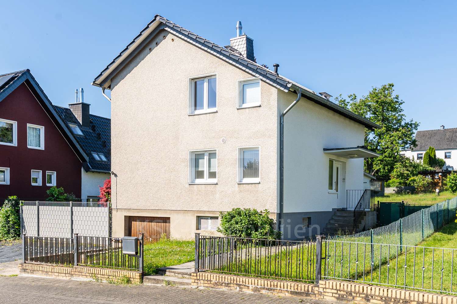 Außenaufnahme Außenaufnahme - Einfamilienhaus in 51503 Rösrath mit 96m² kaufen