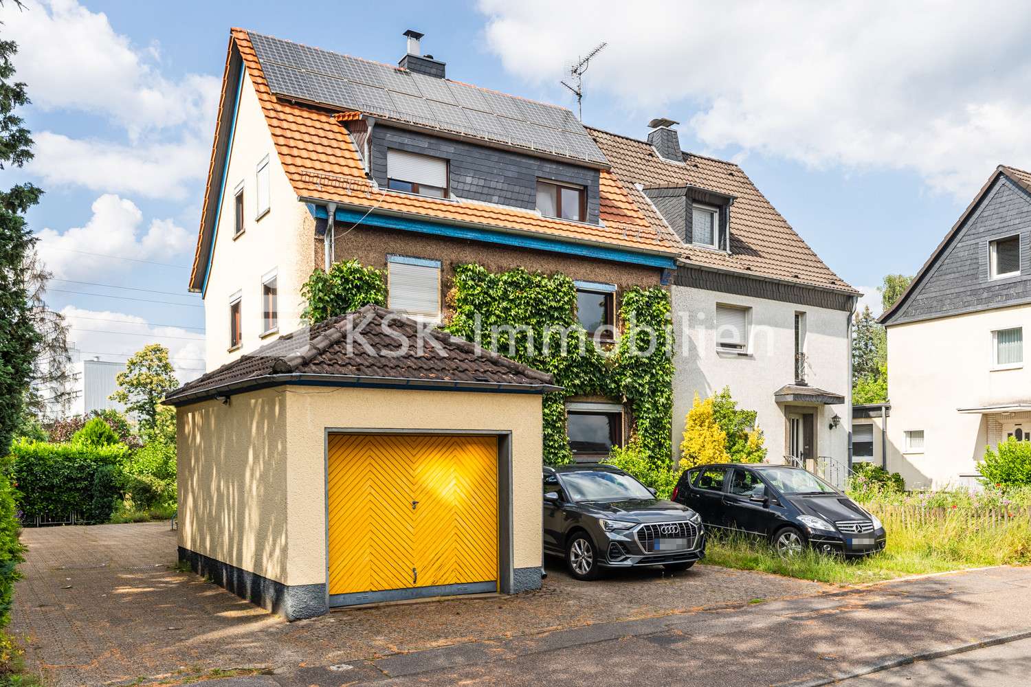 105864 Außenaufnahme  - Mehrfamilienhaus in 51469 Bergisch Gladbach / Gronau mit 167m² kaufen