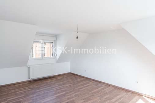 134911 Dachgeschoss Zimmer  - Einfamilienhaus in 50769 Köln / Worringen mit 128m² kaufen